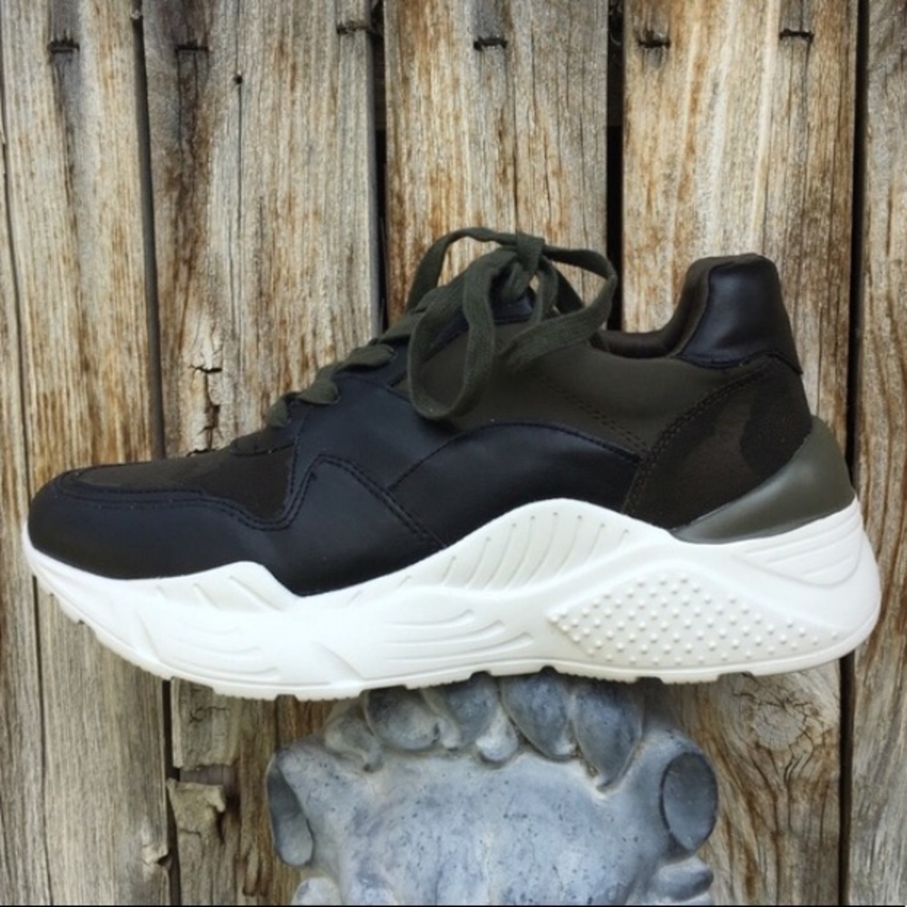 NWT Steve Madden Reverse Leather Camo Sneaker 8.5 - Picture 13 of 13